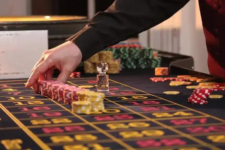 Pengguna memasang taruhan sportsbook di aplikasi duniaslot77